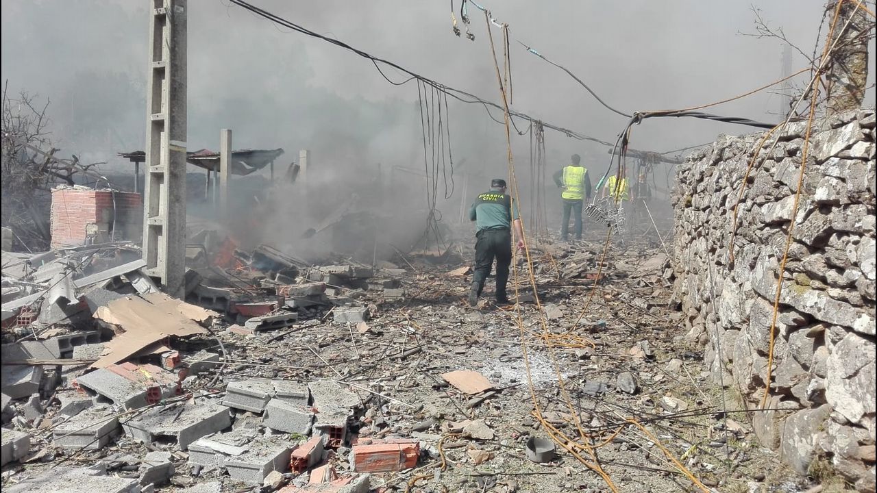 El diá después a la explosión mortal en Tui