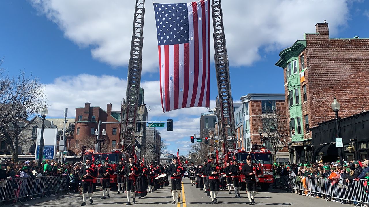 La Banda de Gaitas de Corvera hace historia en Boston.Exposici�n fotogr�fica en el hospital Monte Naranco