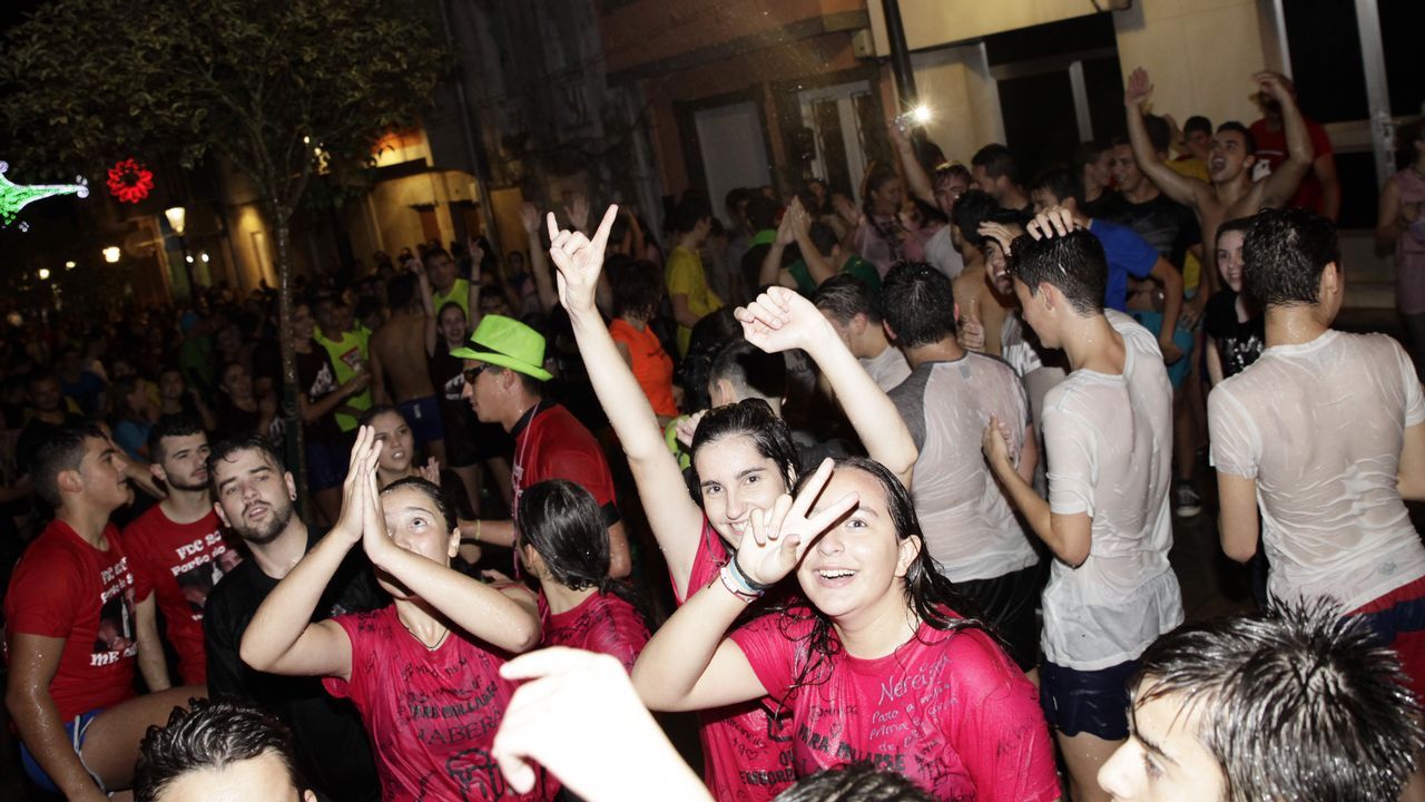 FIESTAS DEL CARMEN DE PORTO DO SON, ÚLTIMO DÍA. FIESTA DEL AGUA Y FUEGOS ARTIFICIALES.