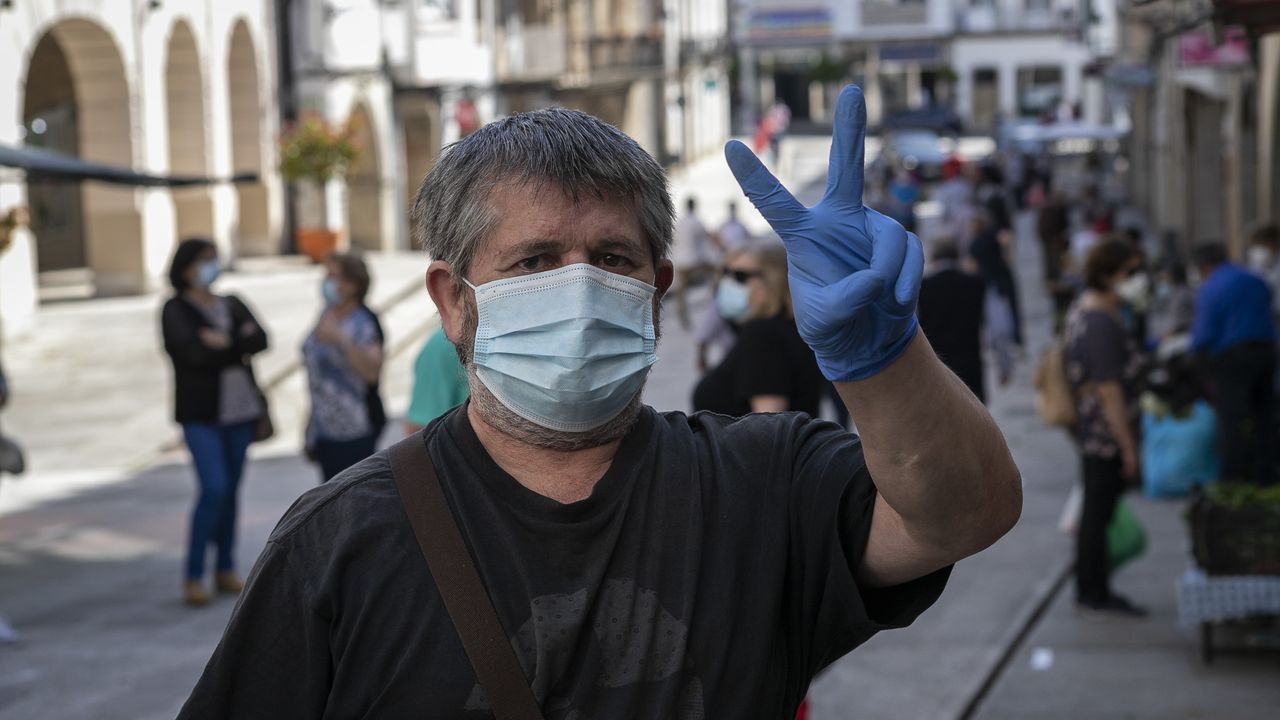 Primer día de uso obligatorio de mascarillas en Barbanza