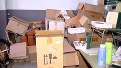 La imagen de la dejadez de la administraci&oacute;n: material nuevo escolar abandonado durante 18 a&ntilde;os