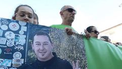 Concentración de familiares de Brais Otero en Tui contra la libertad con fianza del conductor que lo atropelló mortalmente