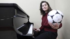 Andrea F&iacute;rvida, &aacute;rbitra, militar y m&uacute;sica