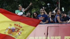 La celebraci&oacute;n de los jugadores de la selecci&oacute;n espa&ntilde;ola con la afici&oacute;n, en im&aacute;genes