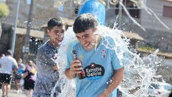 Festa da auga a golpe de caldeiro en Castroagud&iacute;n