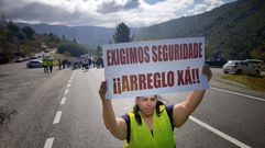 El corte de la carretera N-120 en Quiroga en protesta por las consecuencias a&uacute;n sin resolver del incendio del 2025