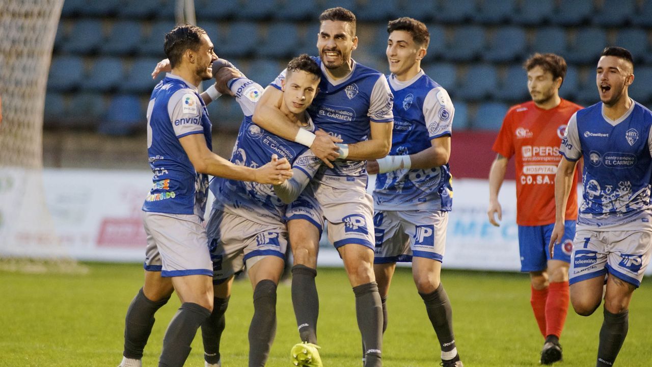 Ambiente de gala en el derbi del fútbol ourensano.La pugna entre la UD Ourense y el Ourense CF fue toda una fiesta del balompié provincial