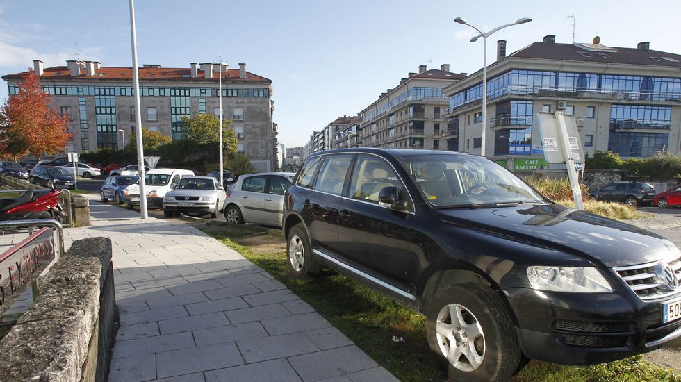 COCHES MAL APARCADOS Y APARCAMIENTO