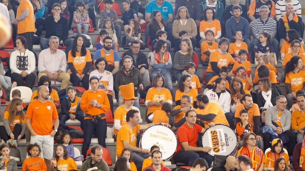 Afición del Basquet Coruña-Melilla, segundo partido de los play off por el ascenso a la Liga ACB