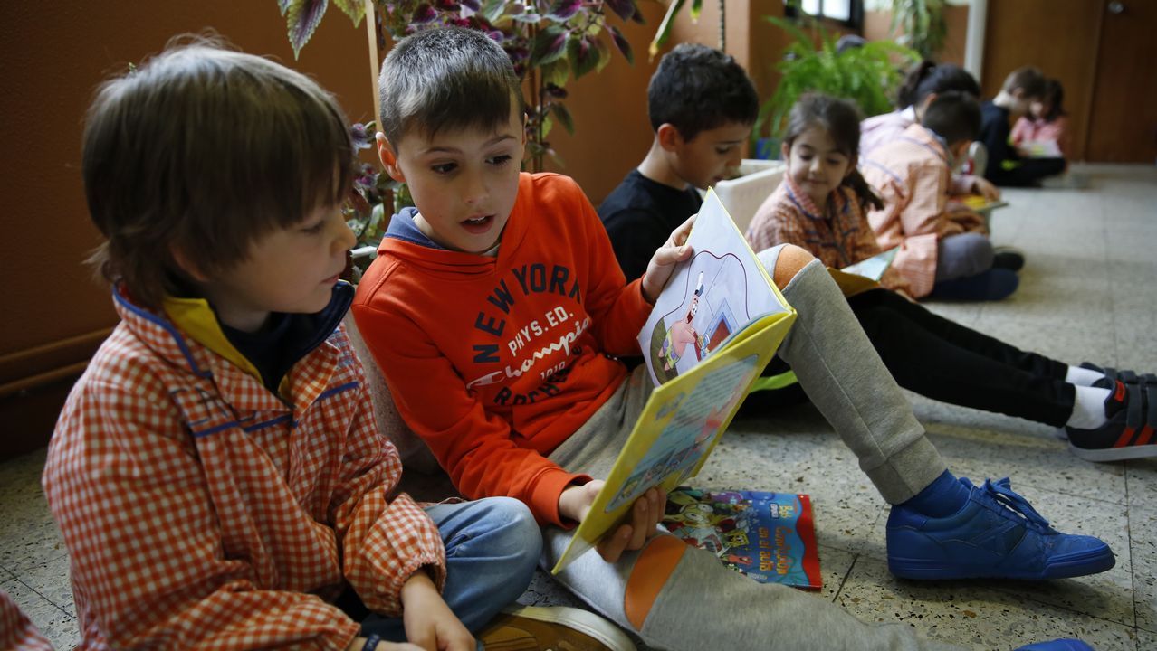 Los escolares del Colegio Anxo da Garda celebran el Dia Internacional del Libro