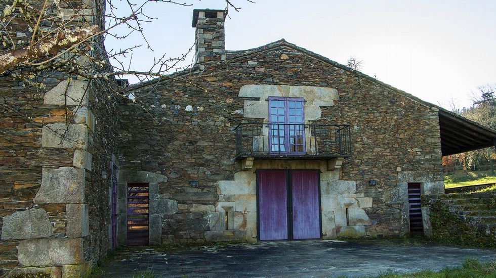 Una de las construcciones pertenecientes a la finca del pazo de Tor