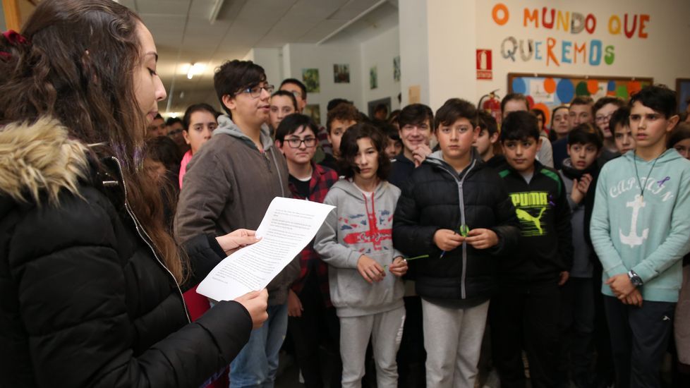 Acto reivindicativo en el instituto carballés Isidro Parga Pondal