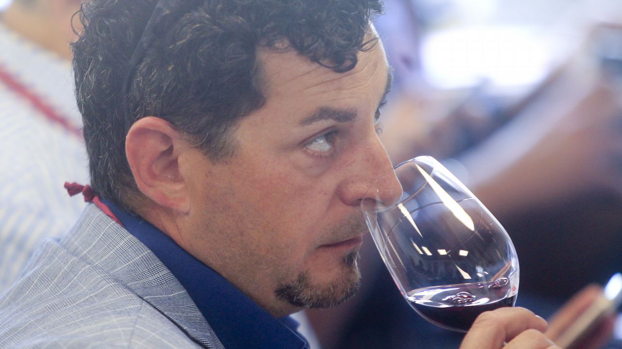 Cata con el director técnico de la D. O. de Rioja Pablo Franco en Fevino, en la imagen: Marcial Pita, de bodegas El Paraguas