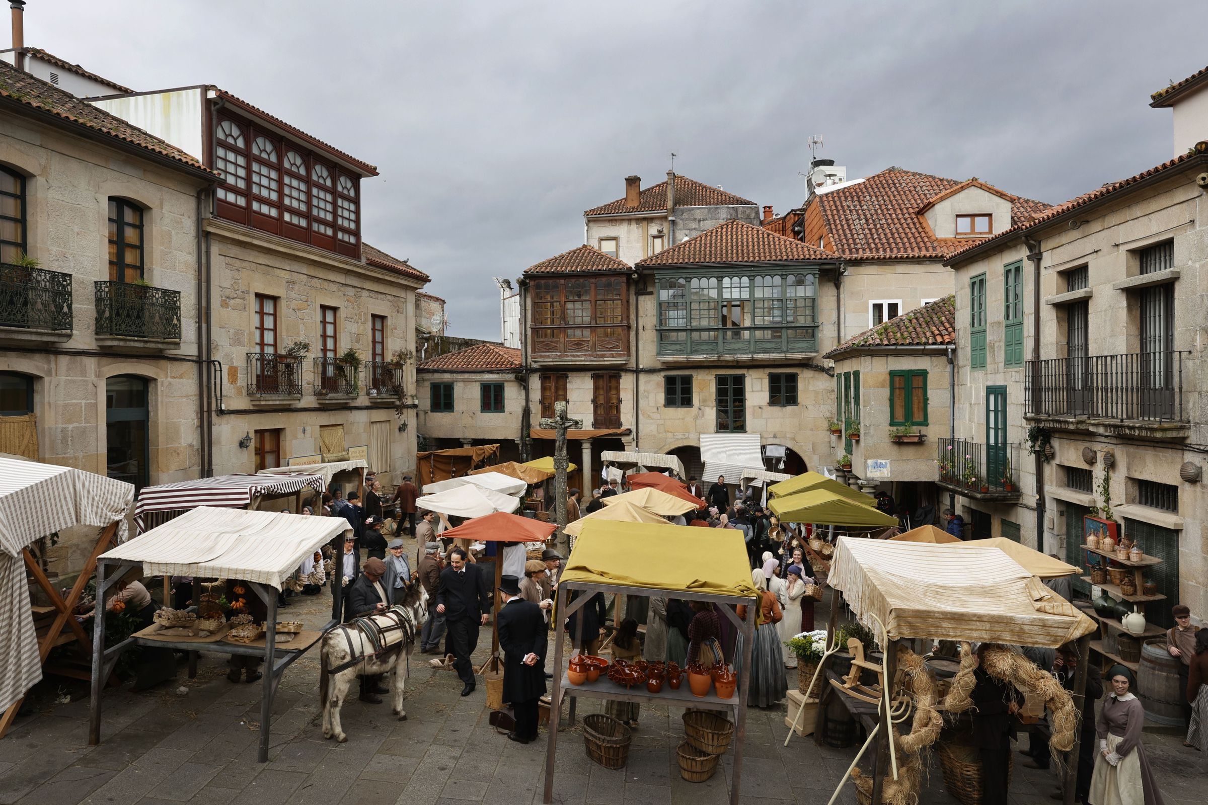 Rodaxe na Praza da Verdura de Pontevedra da serie Las hijas de la criada, de Sonsles nega. 20/02/2025