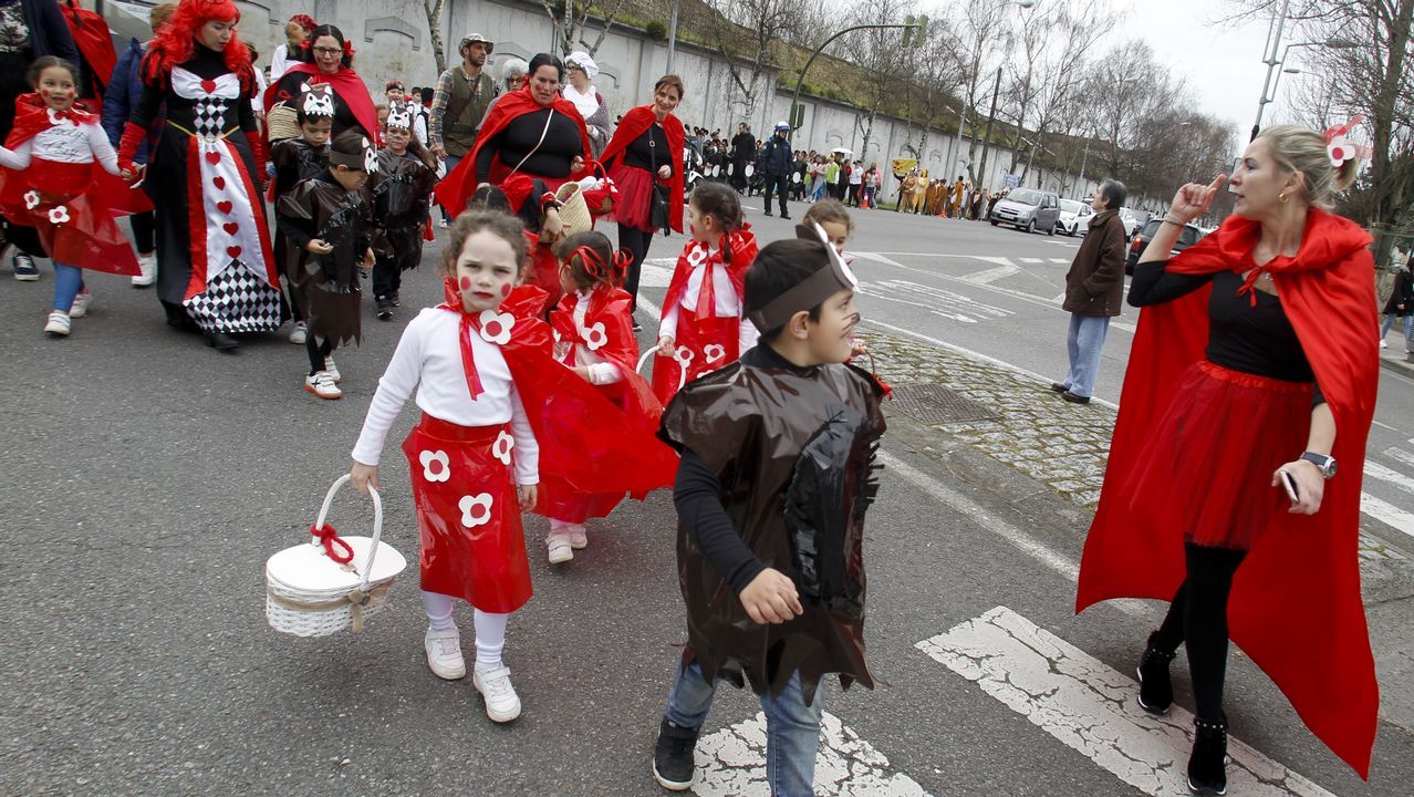 Desfile de comparsas del colegio Juan de Lángara
