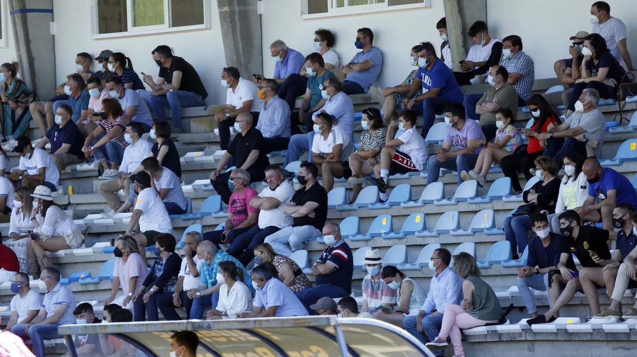 PARTIDO ENTRE EL NOIA Y EL BOIRO EN SAN LÁZARO. PREFERENTE. FÚTBOL.