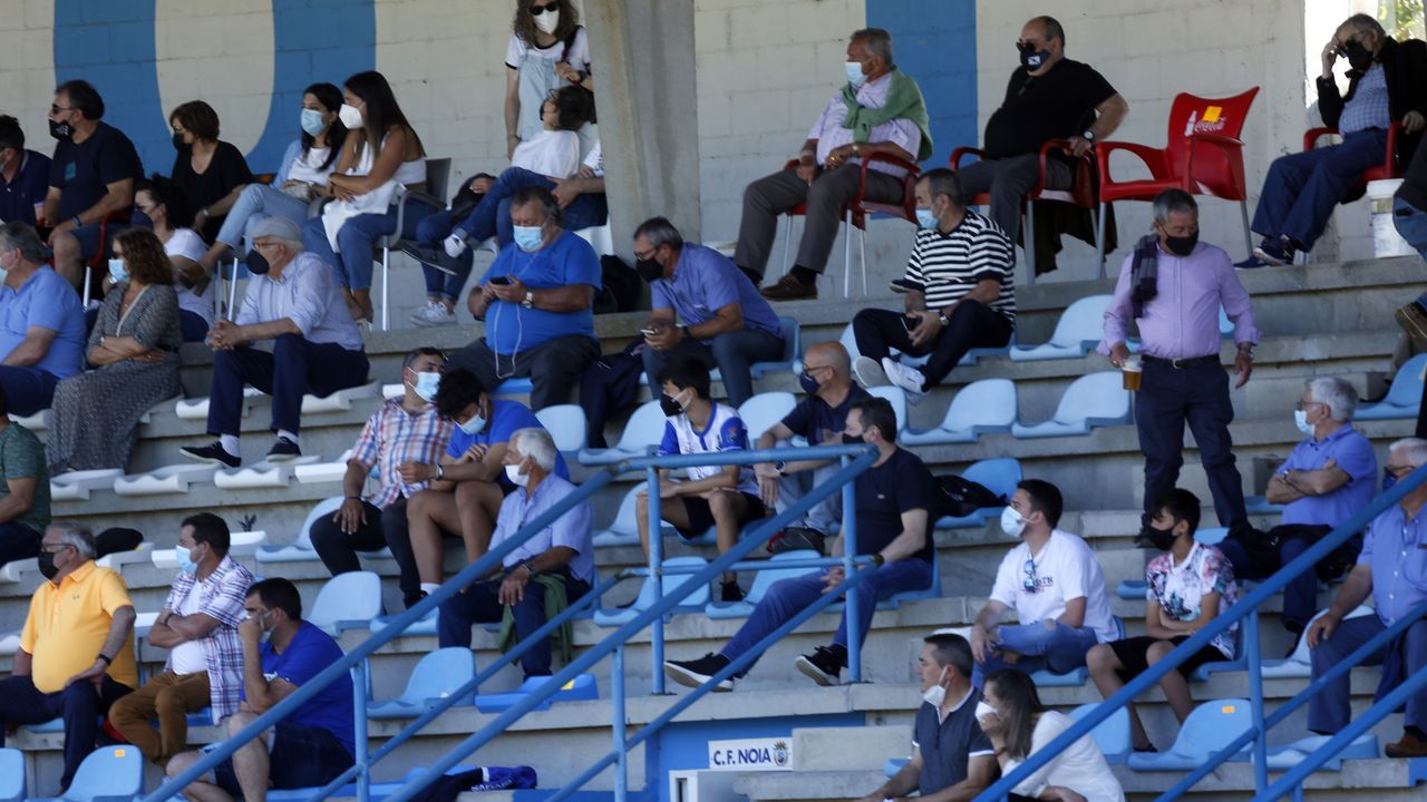 PARTIDO ENTRE EL NOIA Y EL BOIRO EN SAN LÁZARO. PREFERENTE. FÚTBOL.