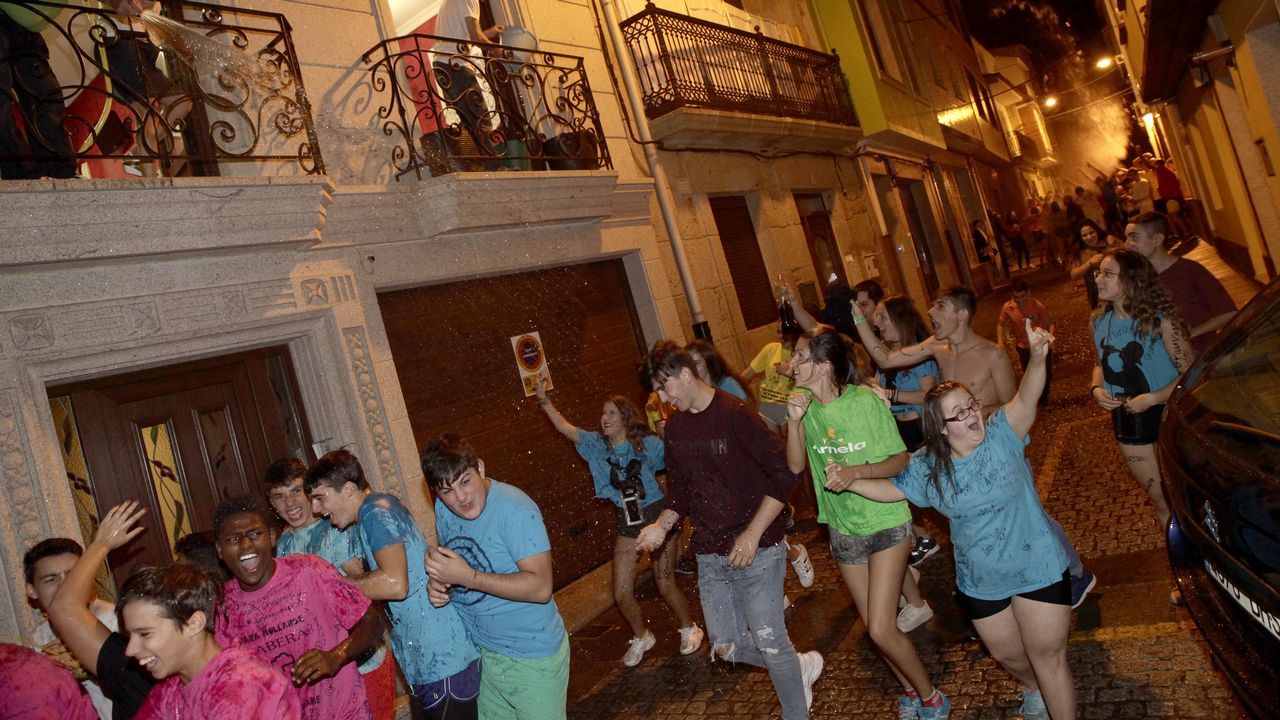 FIESTAS DEL CARMEN DE PORTO DO SON, ÚLTIMO DÍA. FIESTA DEL AGUA Y FUEGOS ARTIFICIALES.
