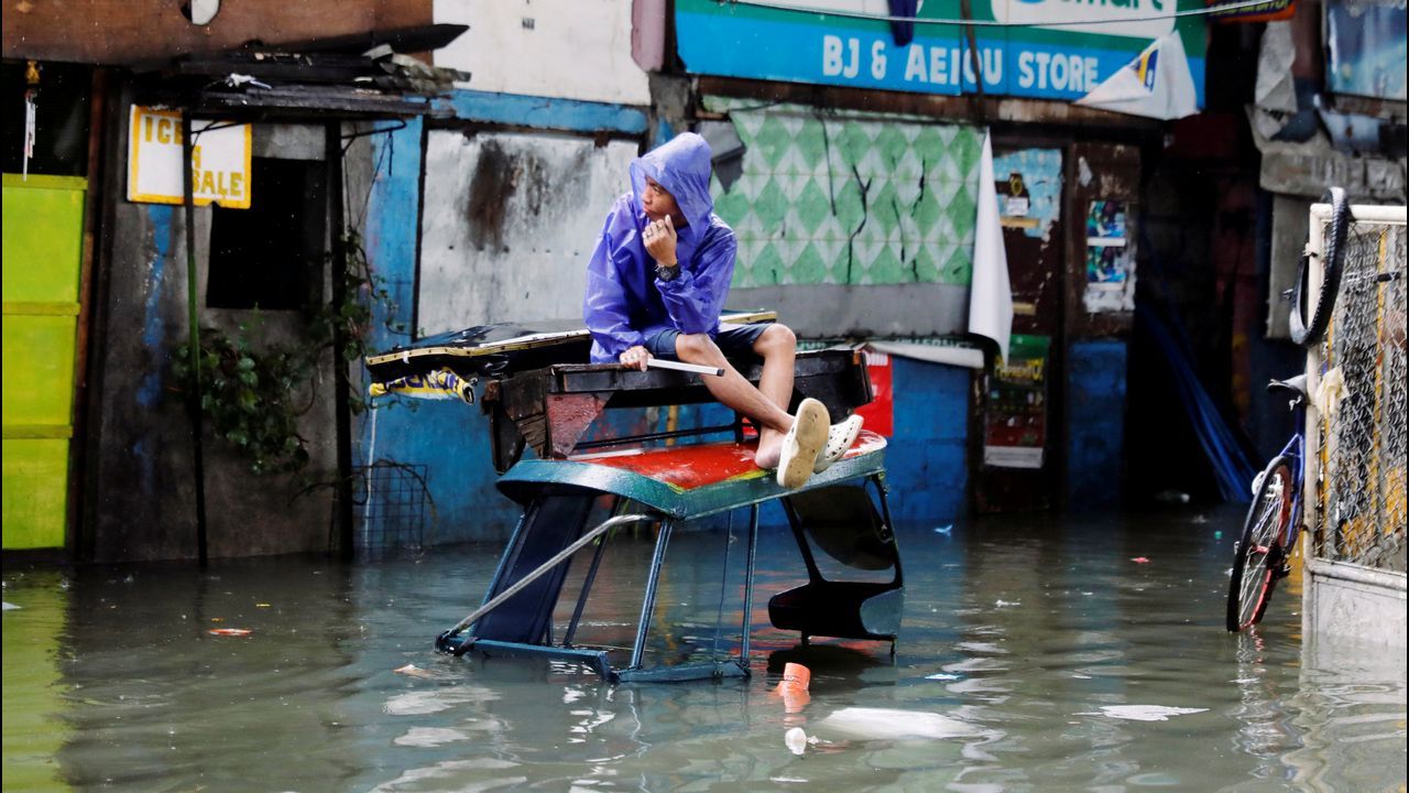 Calle inundada en la ciudad de Manila, Filipinas, tras las lluvias torrenciales del monz�n