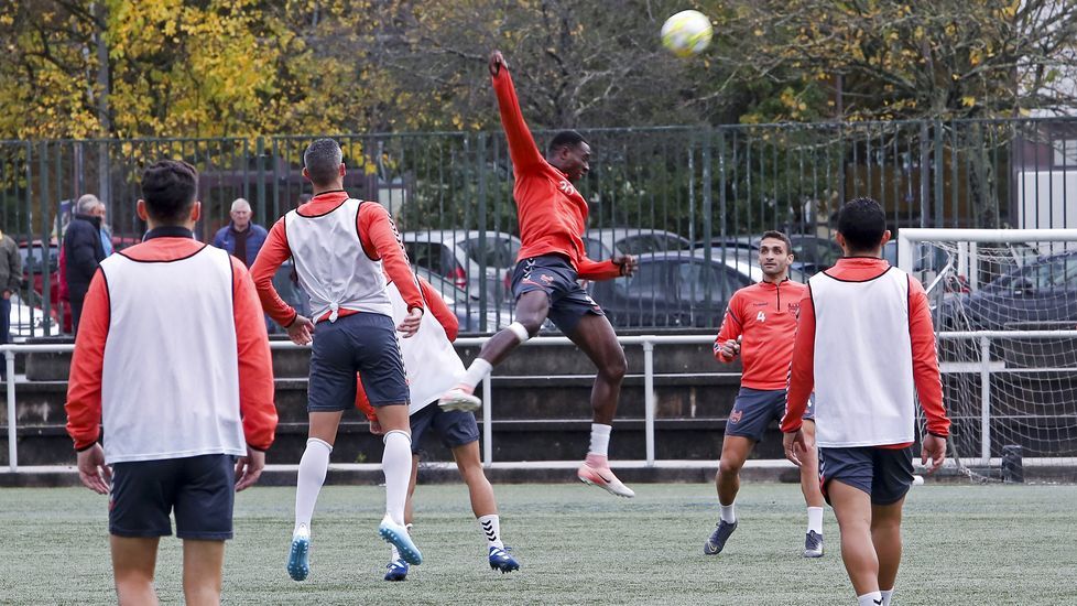 Entrenamiento del Pontevedra CF en A Xunqueira