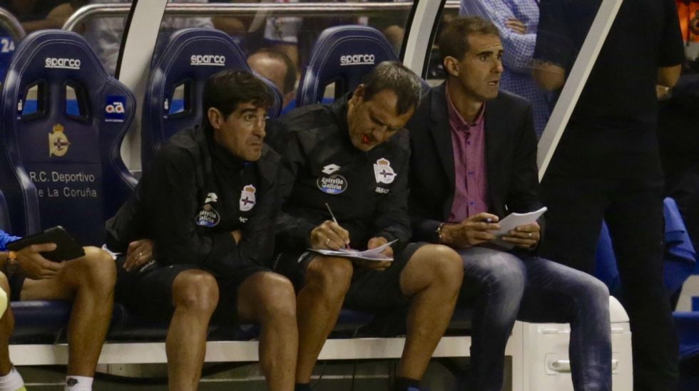 Lucas, siguiendo el partido en el palco de Riazor