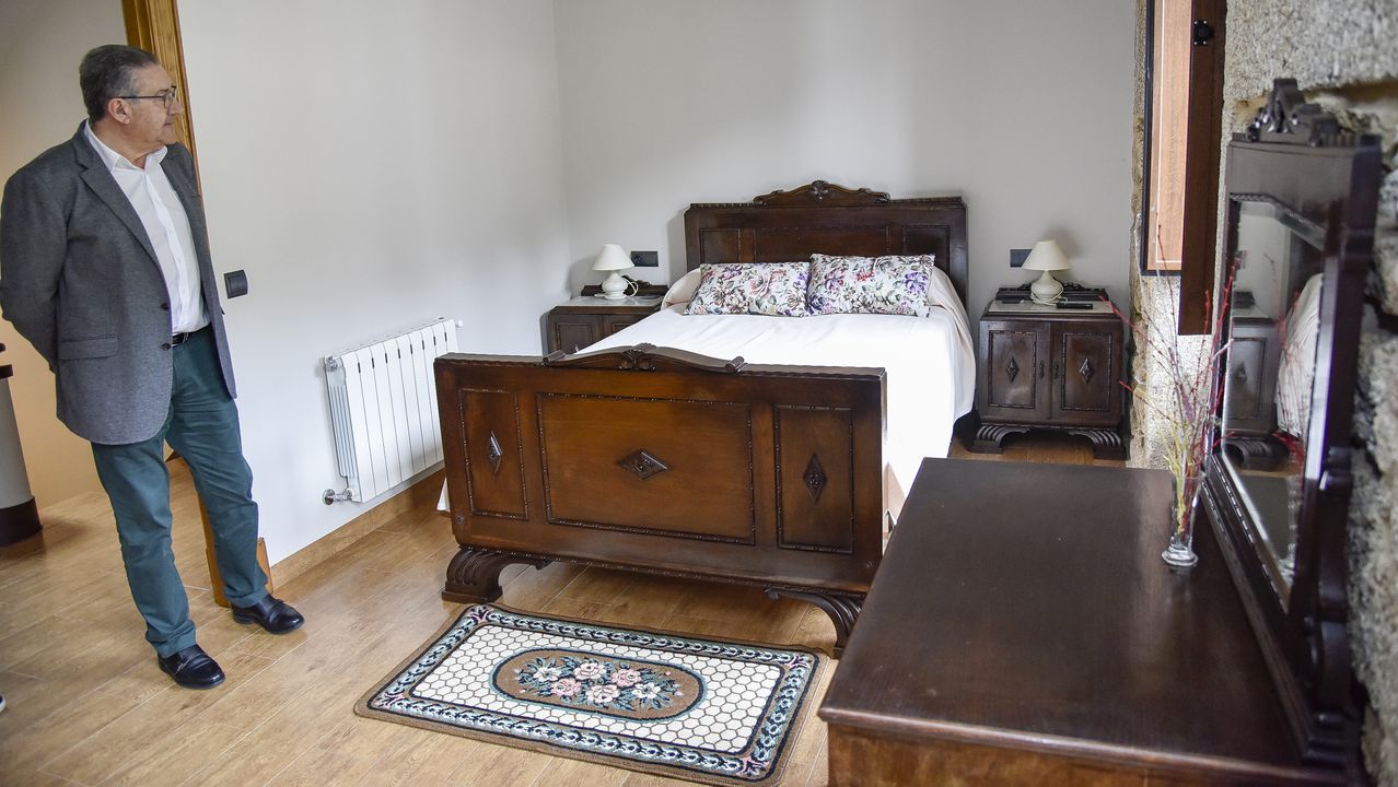 Casa de Horta, una de las viviendas más exclusivas de la comarca, nos abre sus puertas.En la mayoría de los dormitorios se han restaurado los muebles antiguos de la familia. Alguna de las camas tiene alrededor de 70 años y perteneció a los abuelos del actual propietario