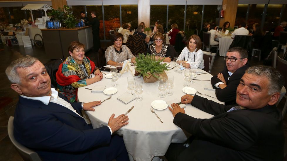 Homenaje al inspector jefe José Antonio Rilo en la cena benéfica de Renacer