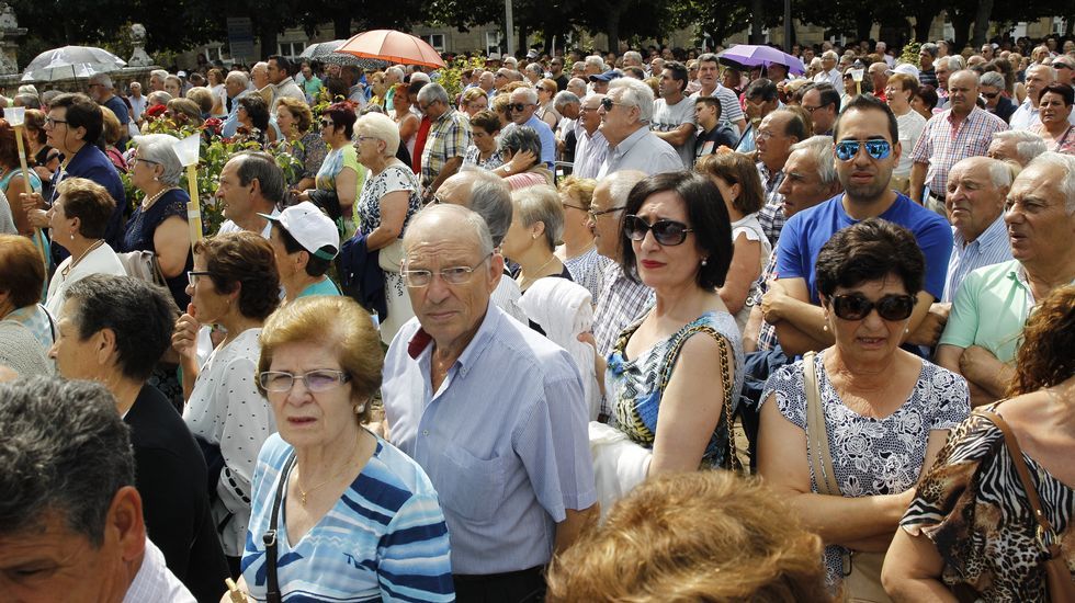 Multitudinaria procesión de Os Milagros en el santuario de Monte Medo en Baños de Molgas