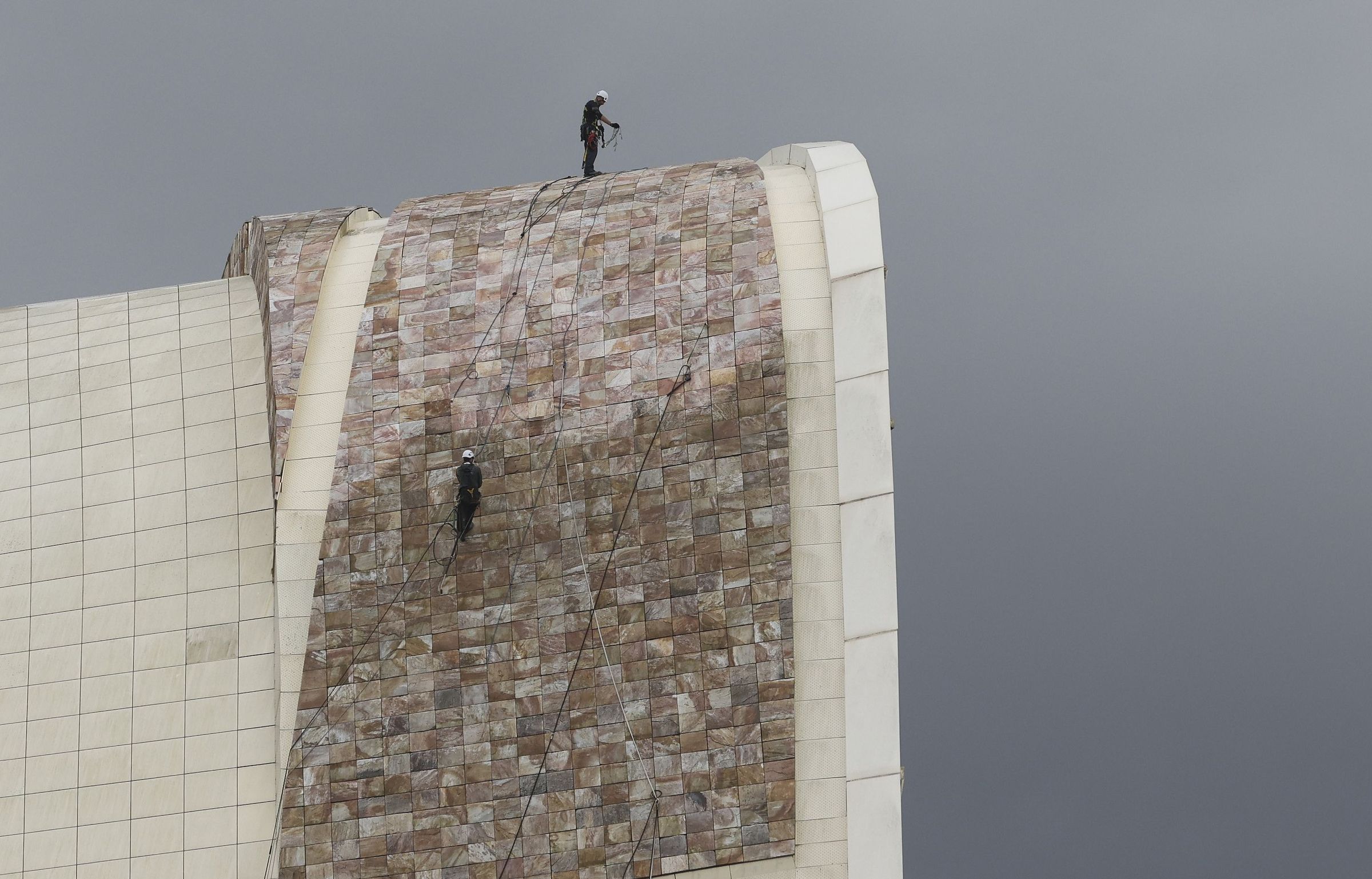 Limpeza das cubertas da Cidade da Cultura. 21/04/2025