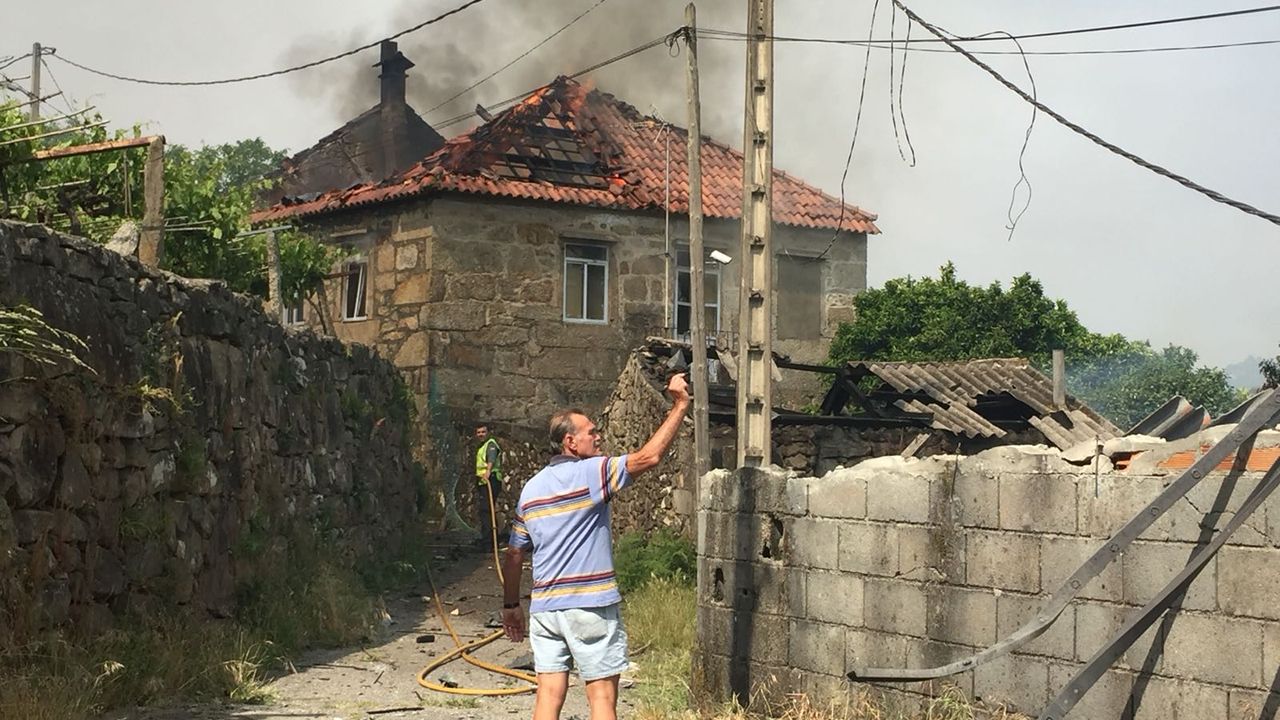 El diá después a la explosión mortal en Tui