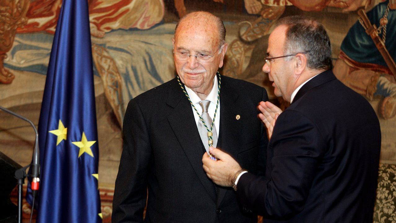 Emilio Pérez Touriño saluda, como presidente de la Xunta, a Fernández Albor