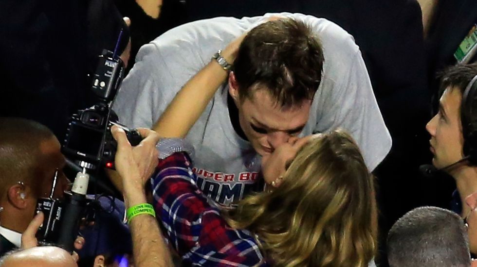 Gisele Bündchen besa a su marido, Tom Brady, de los New England Patriots