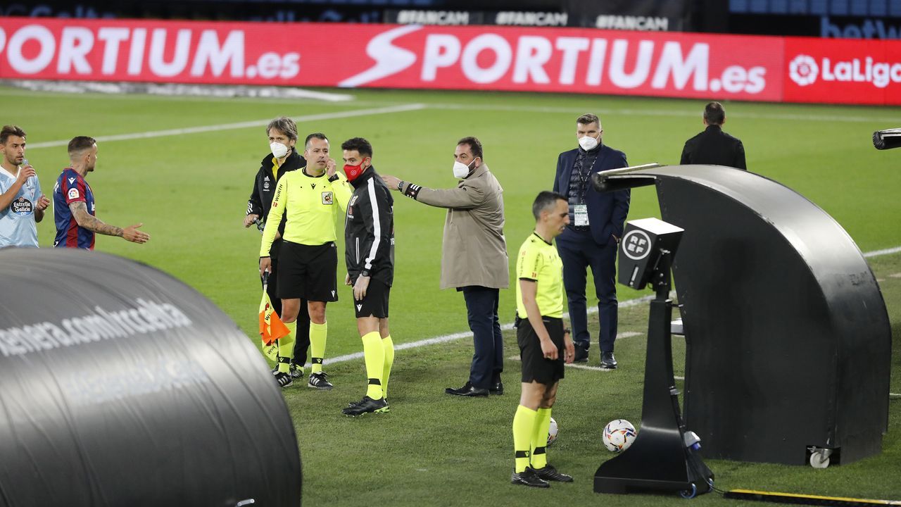 Tapia fue el primero en resentirse y verse obligado a dejar el partido