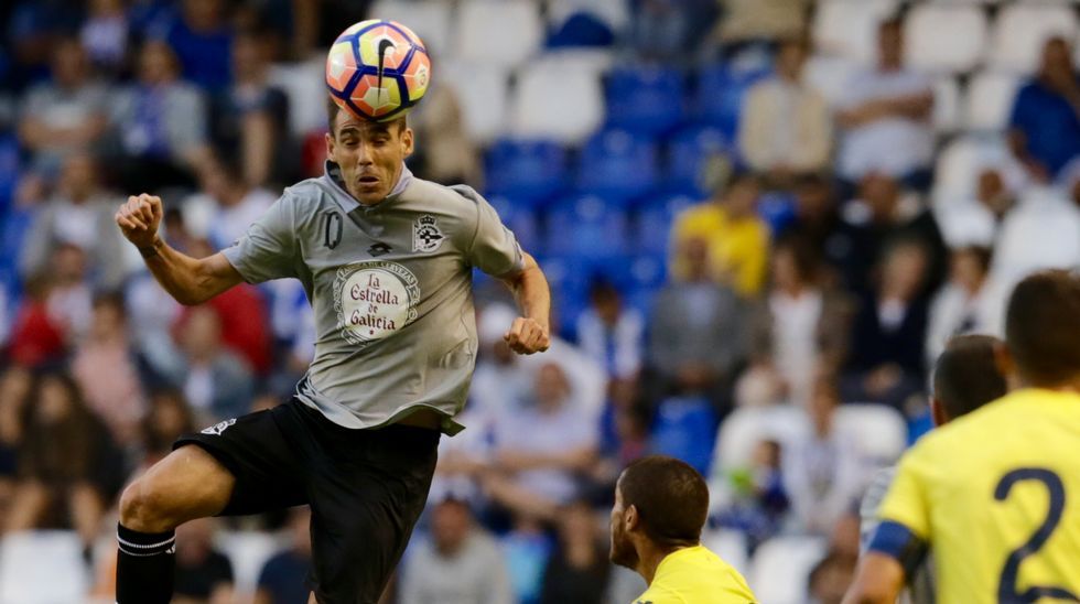 Lucas, siguiendo el partido en el palco de Riazor