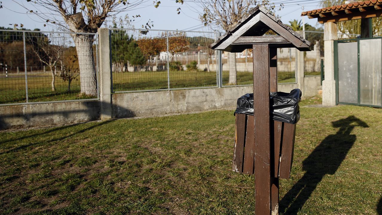 Chequeo al parque infantil de Olveira.
