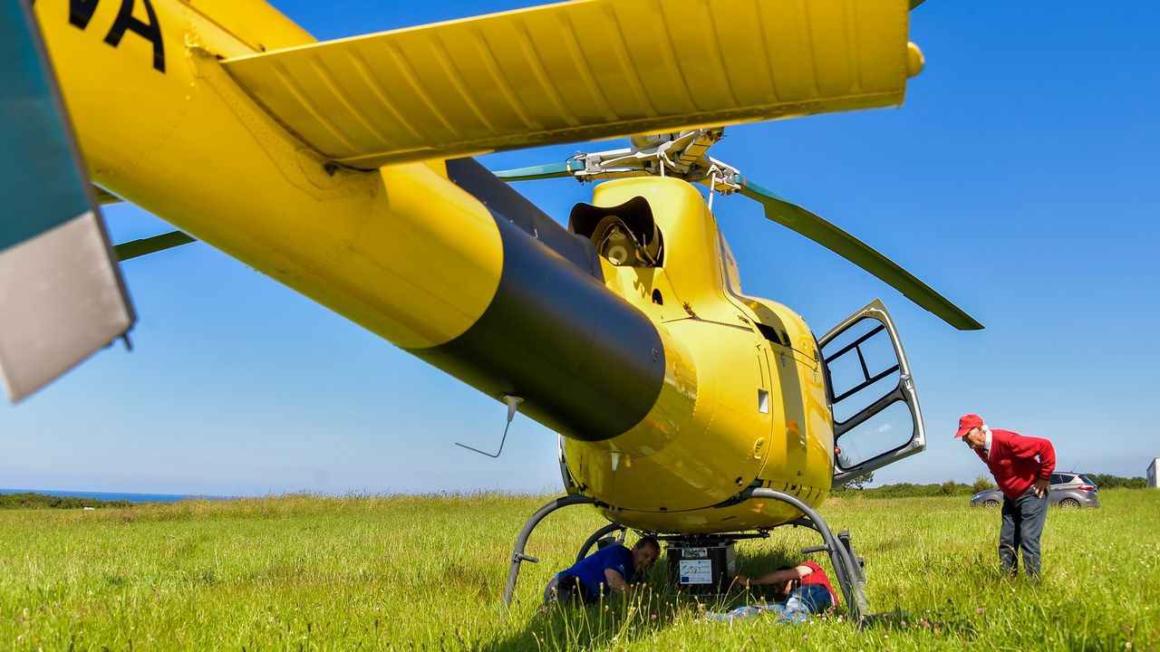 Ribadeo examina el monte desde el aire.
