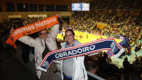 Suena el himno gallego en el Multiusos Fontes do Sar