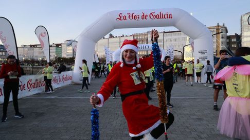 Alegr&iacute;a, disfraces y buen humor en las San Silvestre de las ciudades gallegas