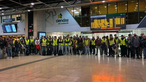 Emotivo minuto de silencio en Sants por el maquinista fallecido en el accidente de Gelida