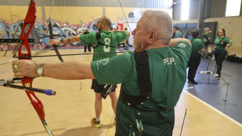 Una jornada en la escuela de tiro con arco de Nar&oacute;n, en im&aacute;gnes