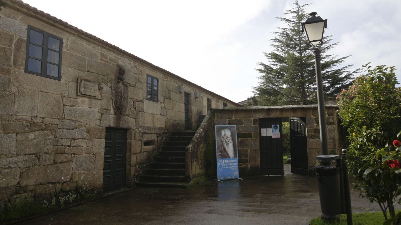 Mirador Faro das lúas en Vilanova.Casa museo de Valle Inclán en Vilanova