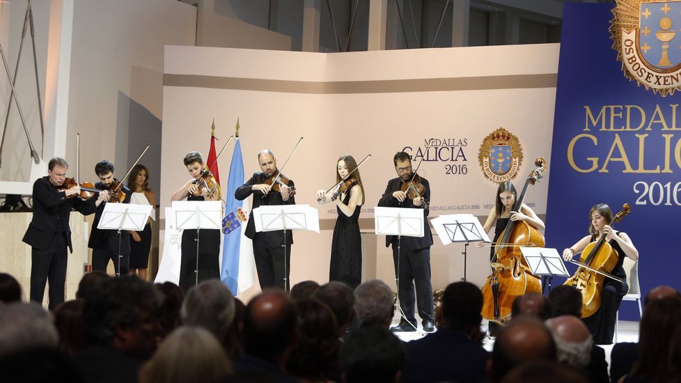Feijoo en el acto de entrega de las Medallas de Galicia 2016
