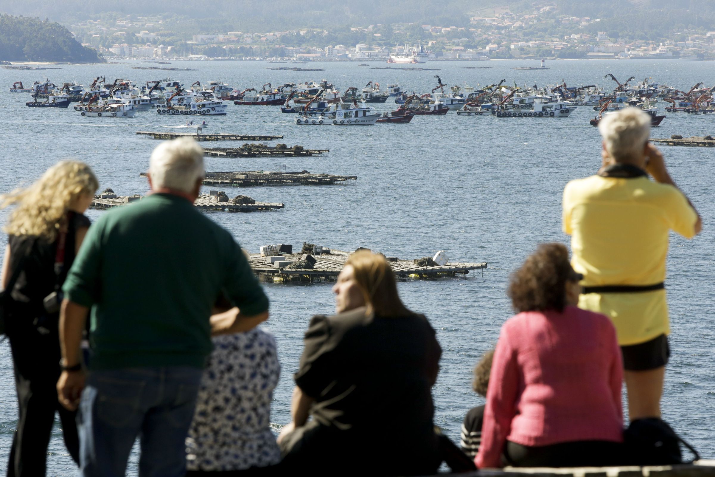 Manifestacin en defensa do noso mar pola ra de Arousa apoiada polo barco Greenpeace Artic Sunrise. 12/06/2024