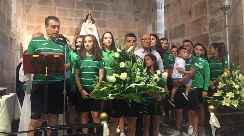 El Cidade das Burgas realizó la ofrenda floral a la Virxe dos Remedios en Ourense