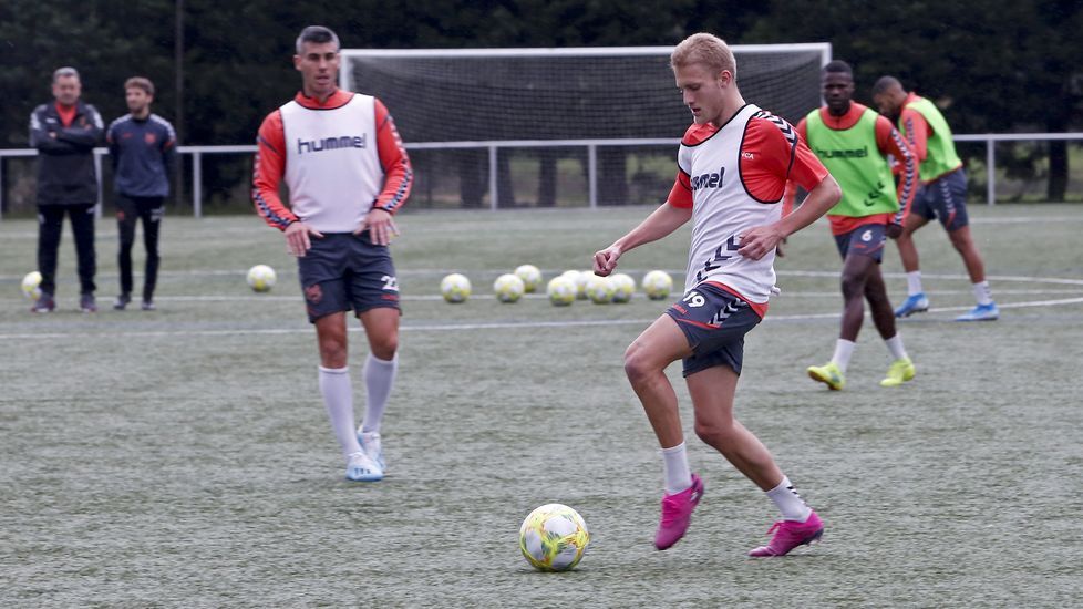 Entrenamiento del Pontevedra CF en A Xunqueira