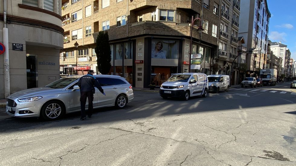 La Policía Local de O Barco para a todos los vehículos para preguntar a los conductores a donde van