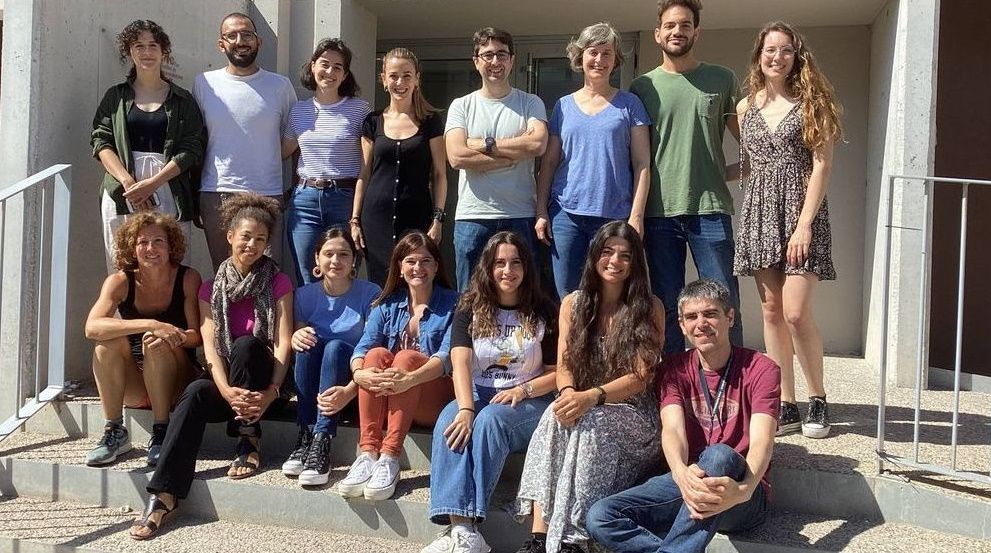Recreaci�n de un espinos�urido desplaz�ndose por una gran masa de agua 