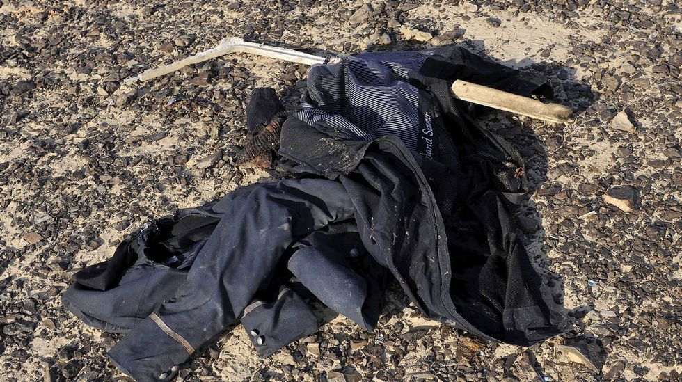 Restos del avión ruso que se estrelló en Egipto