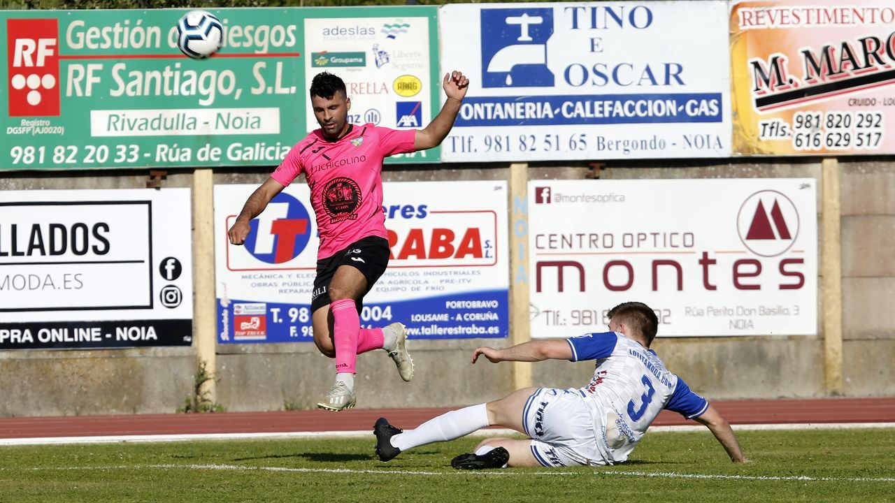 PARTIDO ENTRE EL NOIA Y EL BOIRO EN SAN LÁZARO. PREFERENTE. FÚTBOL.