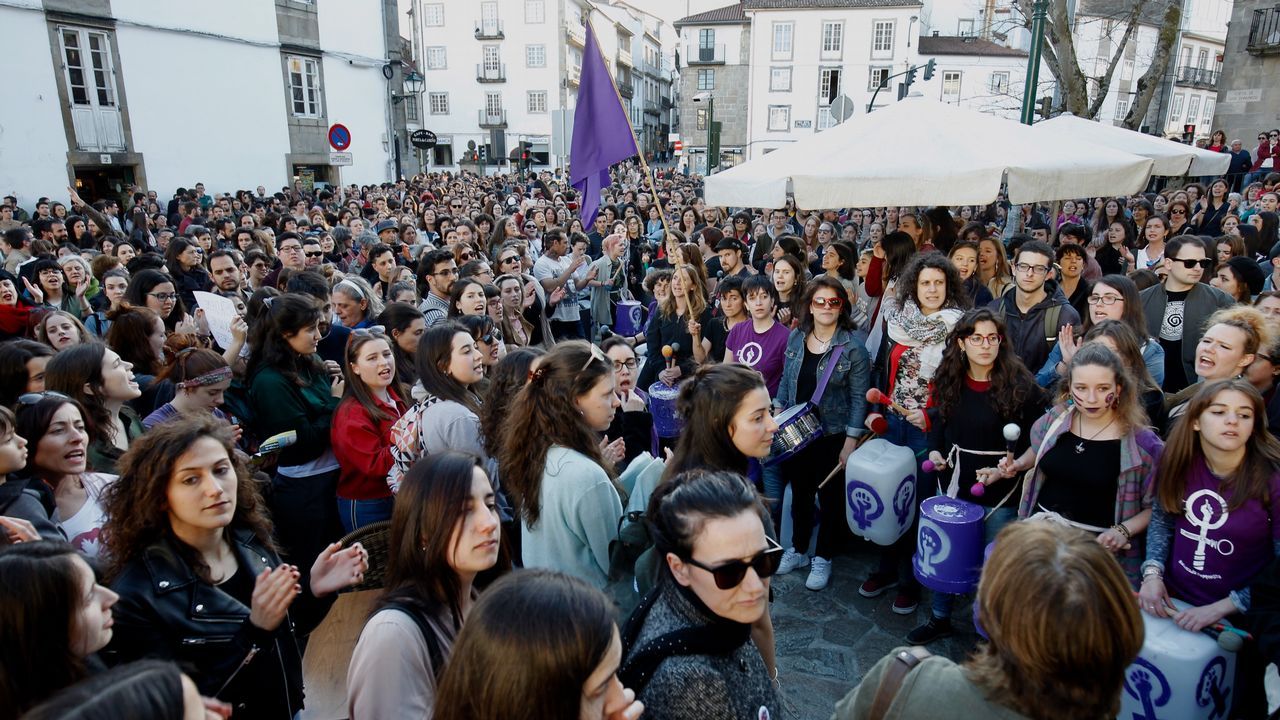 Concentración en Santiago, con presencia mayoritaria de mujeres